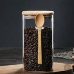 Boite à café transparente avec cuillère intégrée