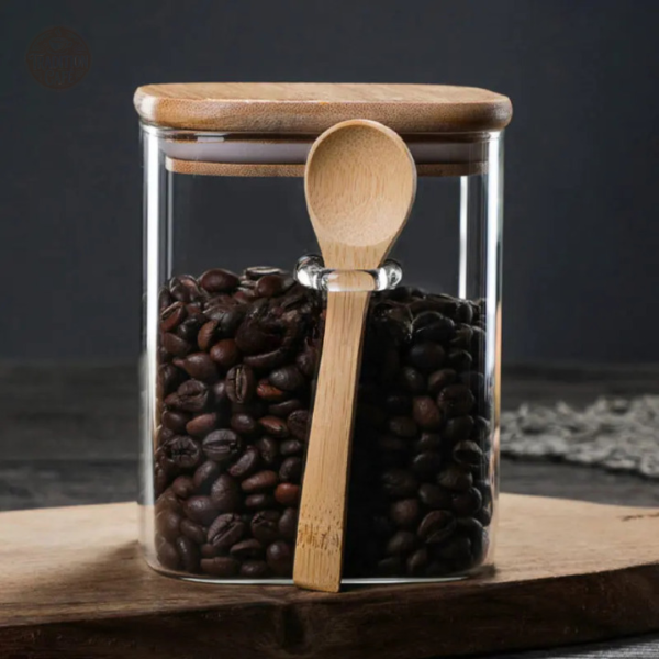 Accessoire de cuisine pour café : boîte transparente et cuillère