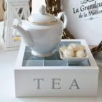 Rangement pratique pour sachets de thé, design en bois blanc