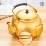 Théière en aluminium doré pour un style raffiné