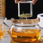Bouilloire design en verre pour préparation de boissons chaudes