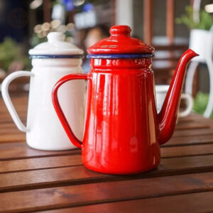 Cafetière au style rétro pour un café authentique