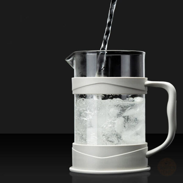 Cafetière compacte, parfaite pour les amateurs de café en voyage