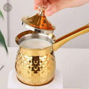 Accessoire café turc avec finition dorée raffinée