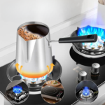 Cafetière argentée, design élégant pour préparer le café