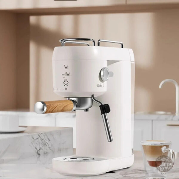 Cafetière élégante pour préparer café et mousse de lait