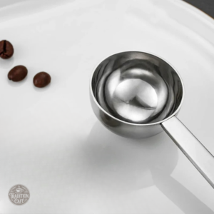 Cuillère mesure argentée pour des portions précises