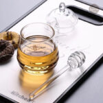Cuillère en verre pour servir le miel avec élégance