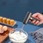 Fouet de cuisine noir pour préparation facile et rapide