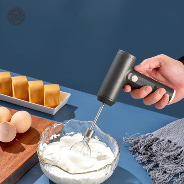 Fouet de cuisine noir pour préparation facile et rapide