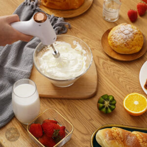 Fouet compact blanc, idéal pour la pâtisserie et la cuisine