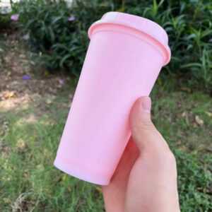 Gobelet plastique durable, idéal pour les boissons