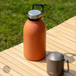 Gourde avec paille, capacité de 1,5L, design pratique