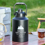 Gourde noire 2L, idéale pour boissons chaudes ou froides