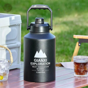 Gourde noire 2L, idéale pour boissons chaudes ou froides