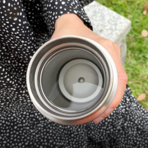 Gourde isotherme en inox, design pratique et durable