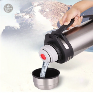 Grand thermos en inox, idéal pour les aventures en extérieur