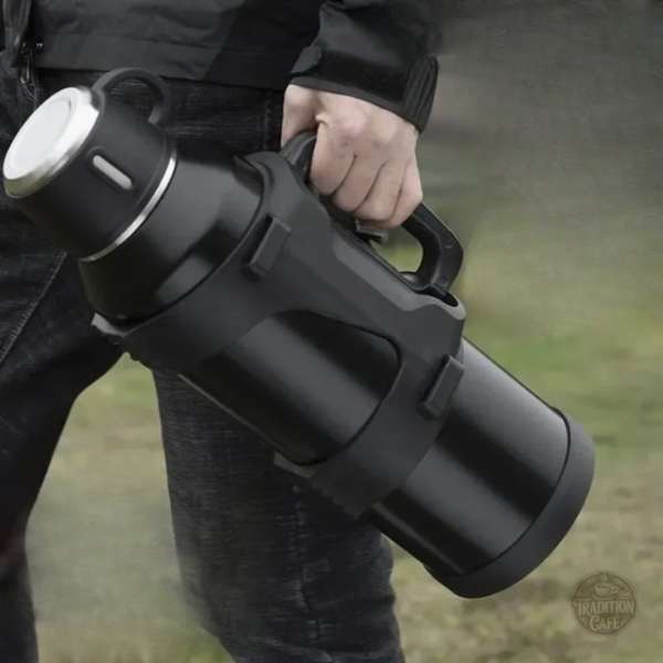 Grand thermos en acier inoxydable, idéal pour les aventures