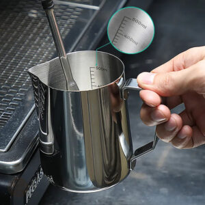Tasse en inox argenté, design élégant et pratique