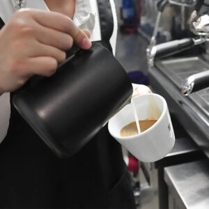 Tasse Inox Noire avec Anse Ergonomique