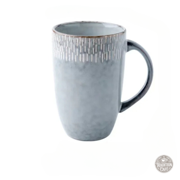 grande-tasse-design-elegante-ceramique-1 Grande tasse en céramique au design élégant