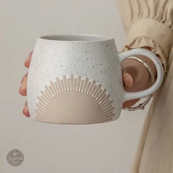 grande-tasse-elegante-ceramique-1 Tasse en céramique raffinée, grande taille pour boissons
