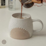 Grande tasse en céramique élégante, design moderne