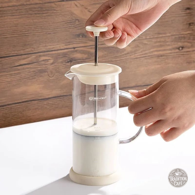 Mousseur à lait manuel en carafe de verre