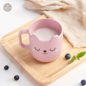 Mug rose avec un motif de chat ludique et charmant