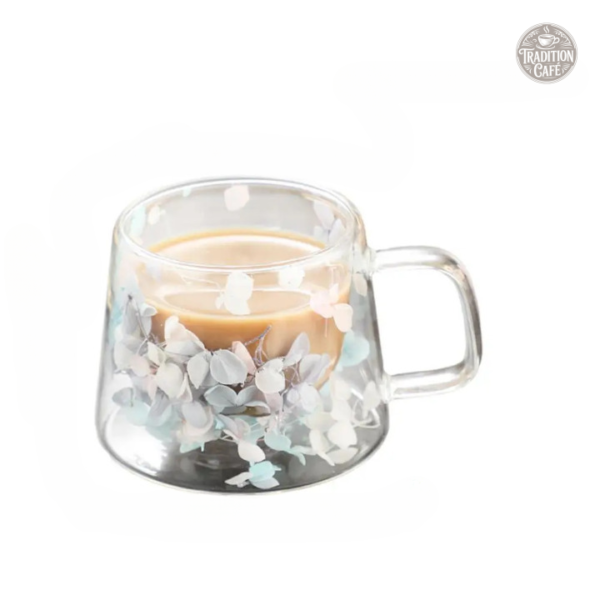 Mug avec design fleuri, parfait pour une expérience de dégustation raffinée