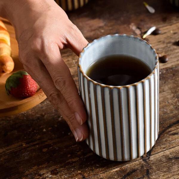 Mug en Grès avec design rayé élégant
