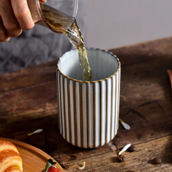 Mug en Grès Blanc, style épuré et moderne