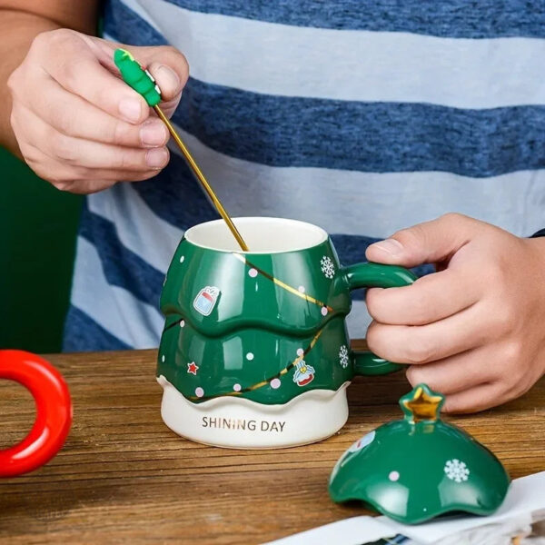 Mug vert design sapin, idéal pour les fêtes de fin d'année