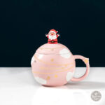 Mug de Noël original en forme de boule rose