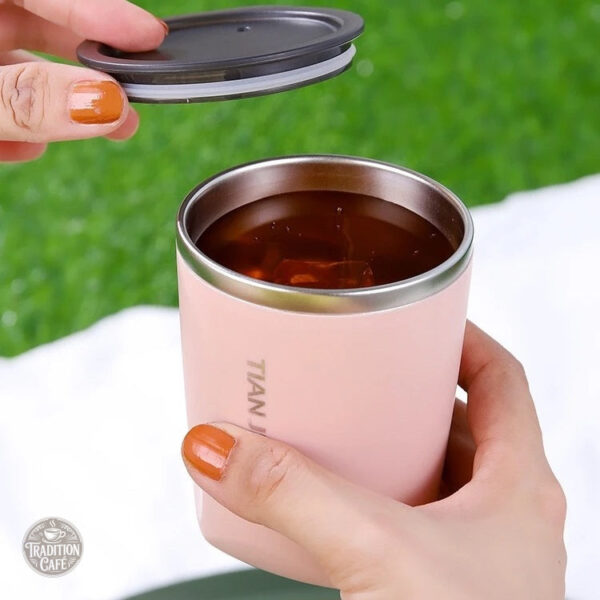 mug-thermos-design-rose-capuchon-1 Mug Thermos design rose avec capuchon pratique