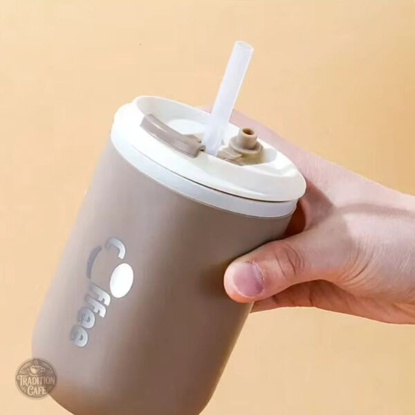 Mug isotherme pour déplacement pratique