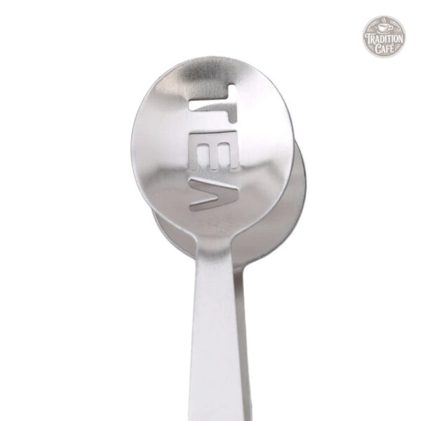 Accessoire pour infuser le thé en acier argenté
