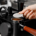 Bourrage café efficace pour baristas et amateurs