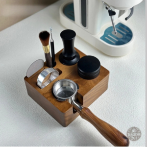 Accessoire café en bois, station de tassage élégante