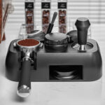 Station de tassage café ergonomique et multifonction