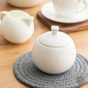 Sucrier moderne en blanc, idéal pour la table