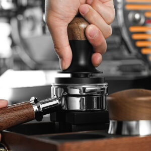 Accessoire café en acier et bois pour un café parfait