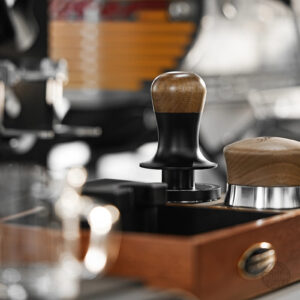 Outil de barista en inox et bois pour tamper le café