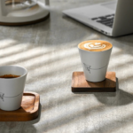 Tasse design en céramique blanche, idéale pour le quotidien