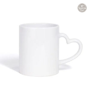 Tasse blanche mignonne avec anse en forme de coeur
