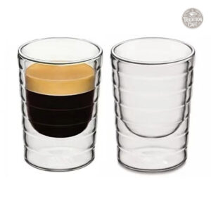 Tasse double fond élégante pour un café raffiné