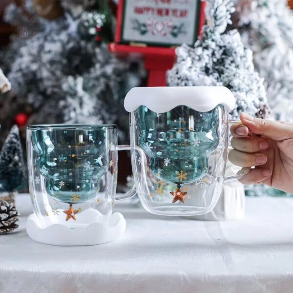 Tasse à café festive avec design de sapin de Noël