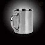 Tasse à café élégante en acier argenté