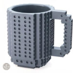 Tasse à café grise au design original inspiré des briques Légo