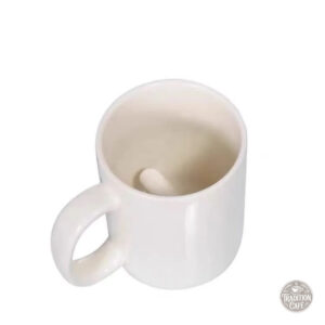 Accessoire de café unique : tasse blanche doigt d'honneur